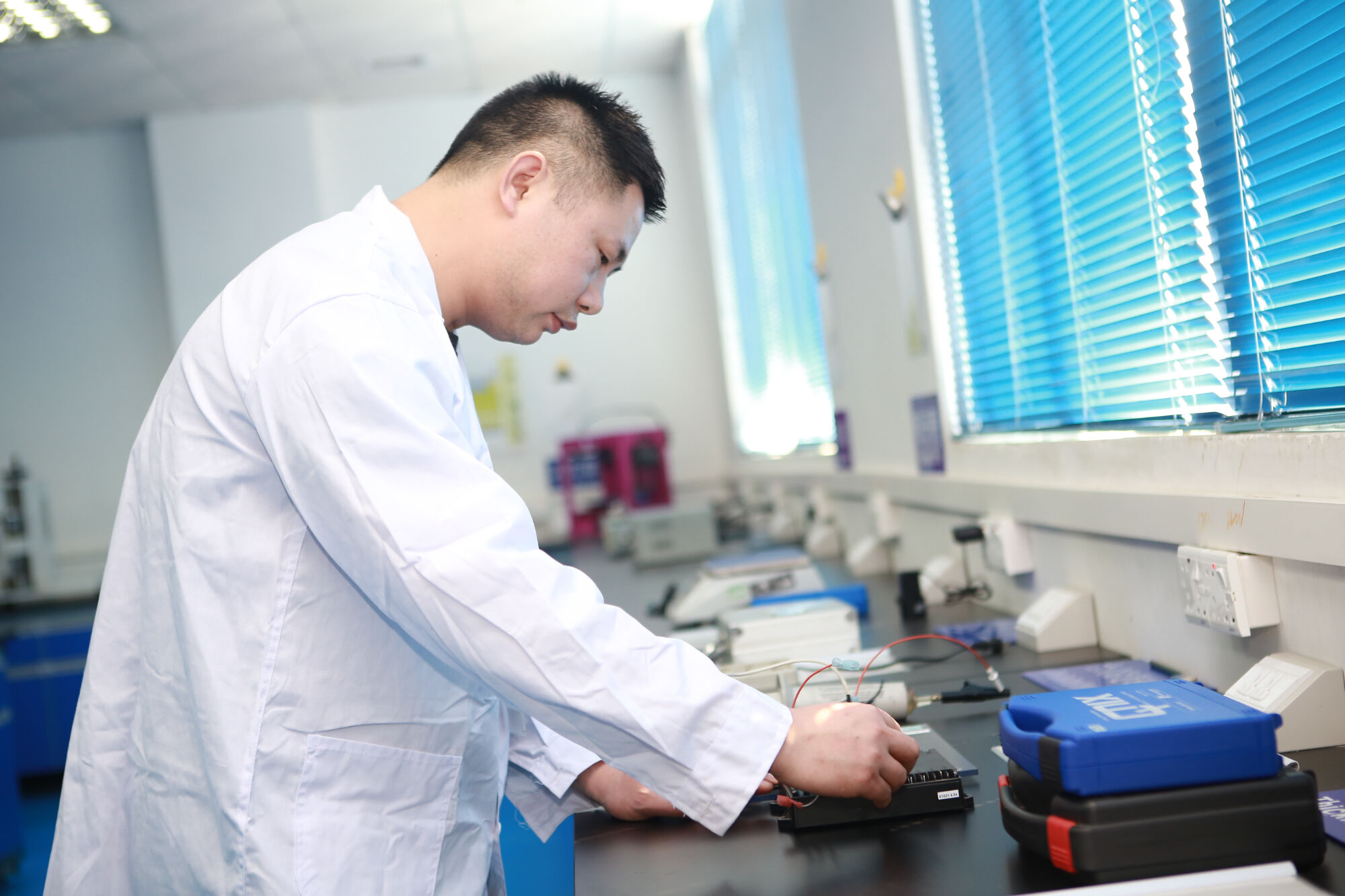Electronic component testing
